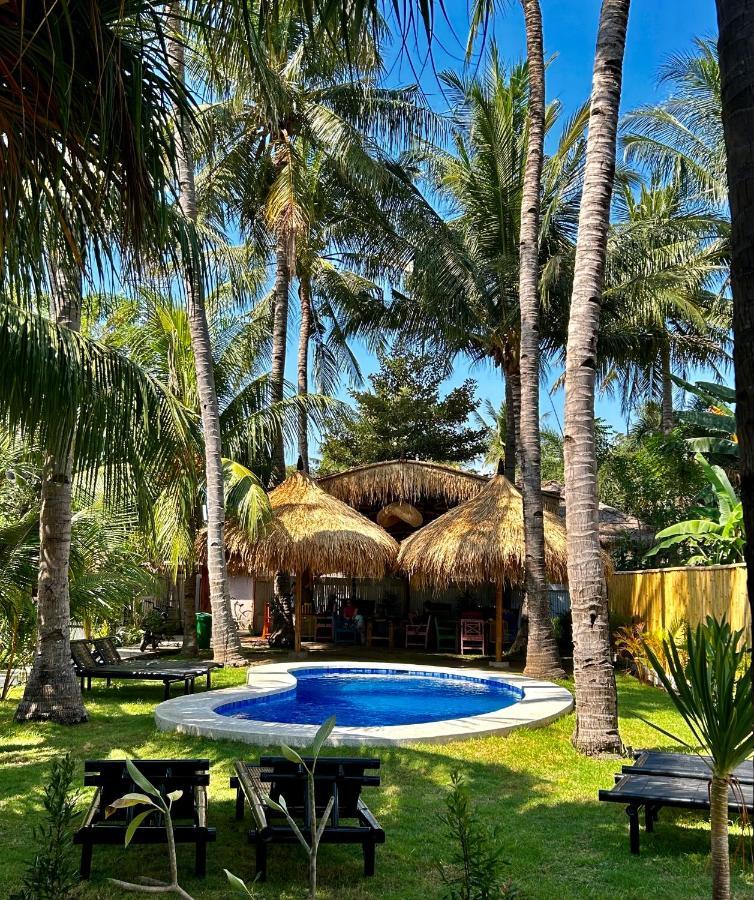 Gili Land Hotel Gili Air Bagian luar foto