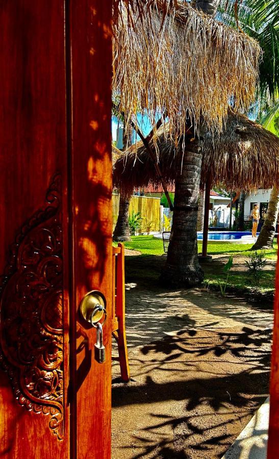 Gili Land Hotel Gili Air Bagian luar foto