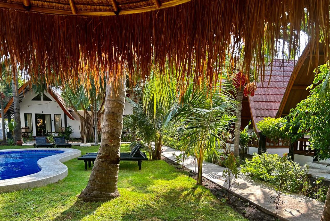 Gili Land Hotel Gili Air Bagian luar foto